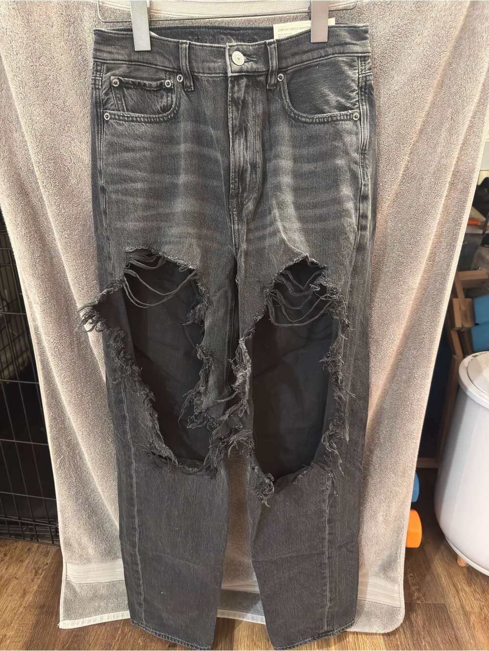 American Eagle Ripped High-Rise Baggy Mom Jeans — Black
